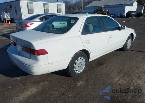 1998 Toyota Camry Le z USA, uszkodzony, nr VIN 4T1BG22K6WU838870